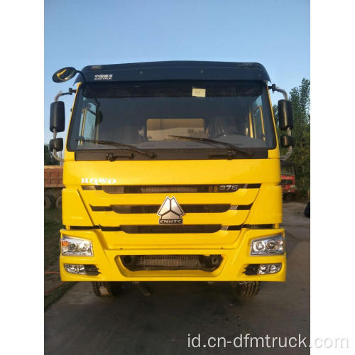 Truk tipper Howo dumper bekas